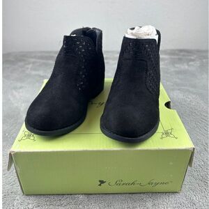 Sarah Jayne Kylie Girls Black Laser Cut Ankle Booties Boots Size 9 Toddler NWB